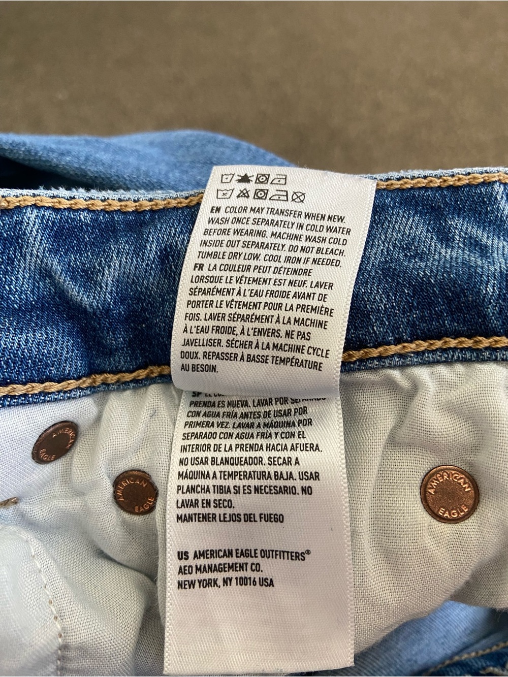 American Eagle Super Hi-Rise Flare Jeans Distressed Raw Hem Size 4 Short - Picture 14 of 16